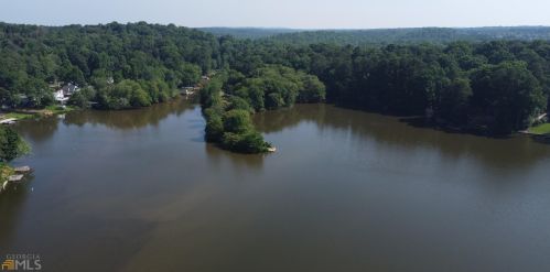 8388 Lake Dr, Lithonia GA  30039-5724 exterior