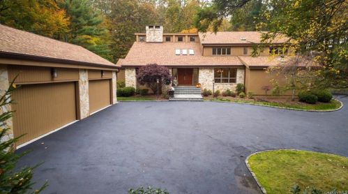 13 Hemlock Hollow Rd, Armonk, NY 10504-3010