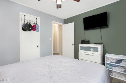 822 Royal Oak St, Wyoming MI exterior