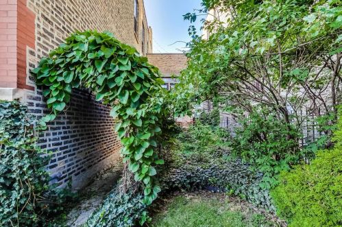 2324 Armitage Ave, Chicago IL 60647-4342 exterior