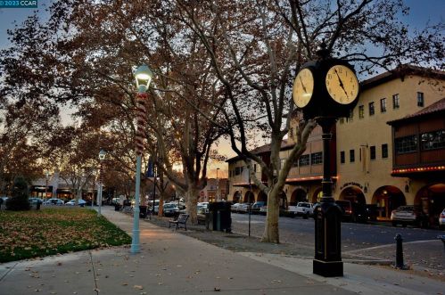 1771 Broadway St, Concord CA 94520-2630 exterior