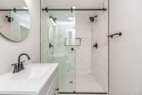 11 Colonial Dr, North Haven CT 06473-1238 exterior