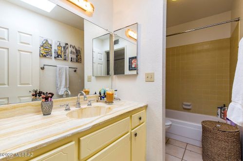 1424 Chapala Dr, Tucson AZ  85704-2037 exterior