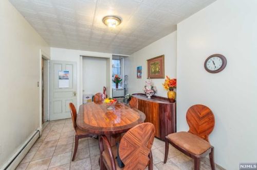 71 St, Union City NJ 07086-7101 exterior