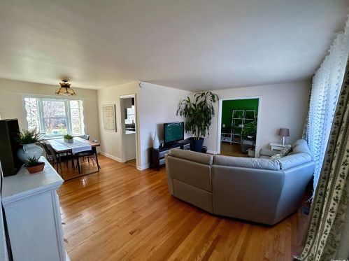 76 Kelsey Ave, Huntington Station, NY 11746-1138