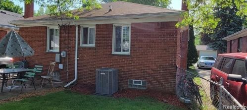 8468 Appleton St, Dearborn Heights MI  48127-1406 exterior