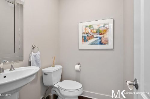 1860 Tall Pne Dr, Grand Rapids MI 49546-7923 exterior