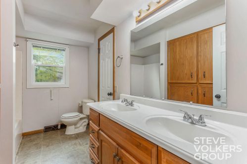 7385 Sunview Dr, Grand Rapids MI 49548-7381 exterior