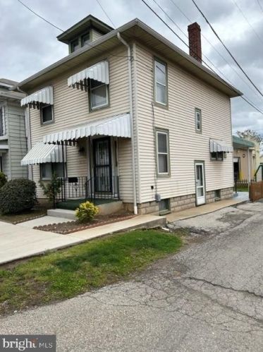 4 Penn St, Hanover, PA 17331-1924