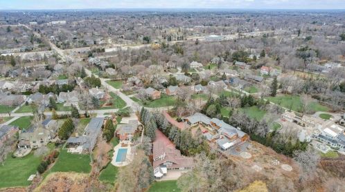 6990 Barnett Ln, Milwaukee WI 53217-3606 exterior