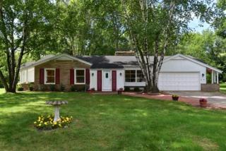 905 Bay Pt Rd, Milwaukee WI  53217-1407 exterior