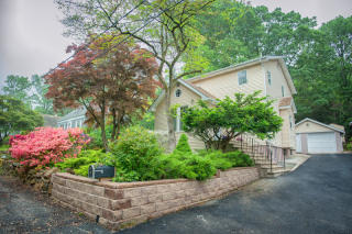 41 Benwell Ave, Wayne, NJ 07470-2119