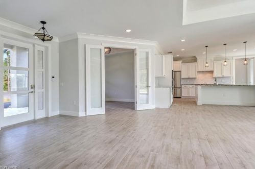 2083 20th Ave, Naples, FL 34120-5430