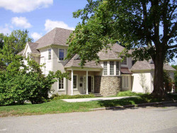 60 Cross Hill Rd, Newton, MA 02459-3121