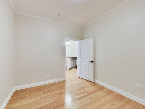 4912 Washington Park Ct, Chicago IL 60615-2304 exterior