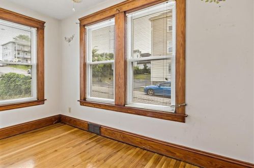 55 6 Ave, Woonsocket RI 02895-4024 exterior