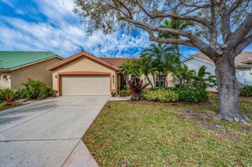 7904 Gardner Dr, Naples, FL 34109-0609