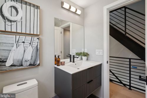 2200 Kater St, Philadelphia PA 19146-1139 exterior