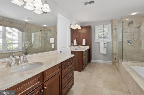 3877 30 St, Arlington VA 22207-5303 exterior