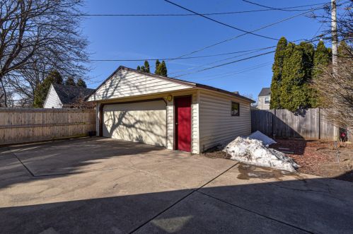 4929 Hollywood Ave, Milwaukee WI 53217-5935 exterior