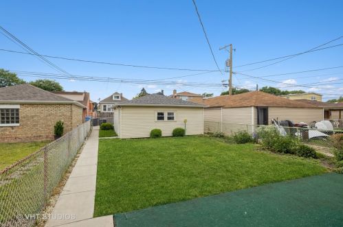 6040 Kilbourn Ave, Chicago IL  60646-5010 exterior