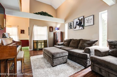 200 Kentucky Way, East Freehold NJ 07728-4656 exterior