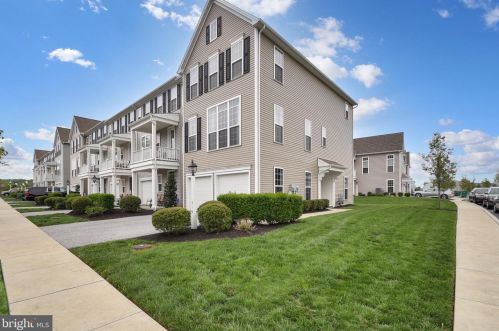 519 Fawn Ln, Hummelstown, PA 17036-7205