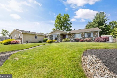1102 Barnswallow Ln, Huntingdon Valley, PA 19006-2006
