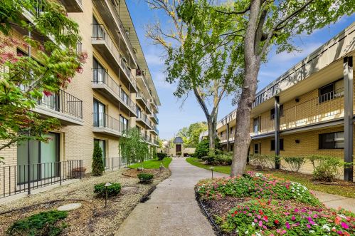 6221 Niagara Ave, Chicago, IL 60631-2141