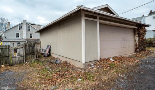 388 Hanover St, Pottstown PA 19464-5327 exterior