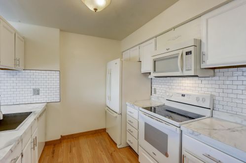 2518 Parnell Ave, Milwaukee, WI 53221-4119