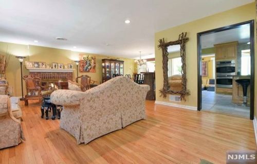 546 Anderson Ave, Closter NJ  07624-3220 exterior