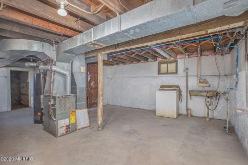 1033 Fenimore Ave, Kalamazoo MI 49048-2028 exterior