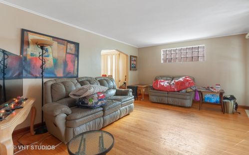 8133 Christiana Ave, Chicago, IL 60652-2513