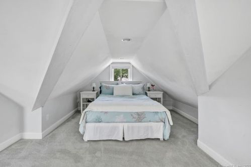 6 Crockett St, Norwalk CT 06853-1611 exterior