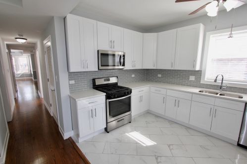 6942 Indiana Ave, Chicago IL 60637-4509 exterior