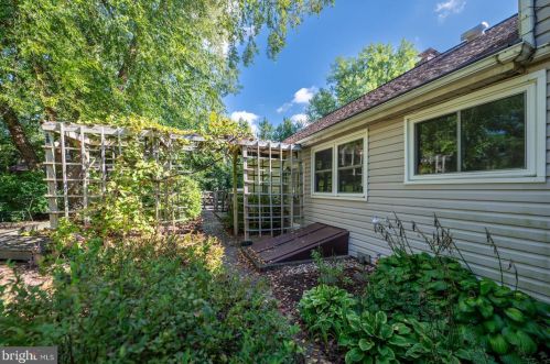 233 Old State Rd, Limerick PA 19468-3116 exterior