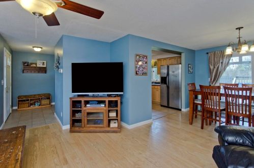 64 Spruceland Rd, Enfield CT 06082-2368 exterior