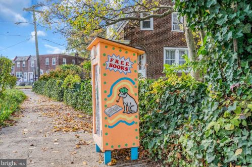 1003 Ironside Rd, Camden NJ 08104-2844 exterior