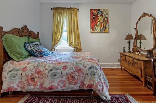 11 Dover Rd, Westport CT 06880-2627 exterior