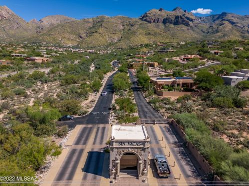 7402 Camino Sin Vacas, Tucson, AZ 85718-1277
