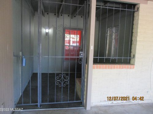 8170 Renaud Ln, Tucson, AZ 85710-8522