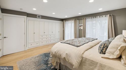 128 Bainbridge St, Philadelphia PA  19147-2402 exterior