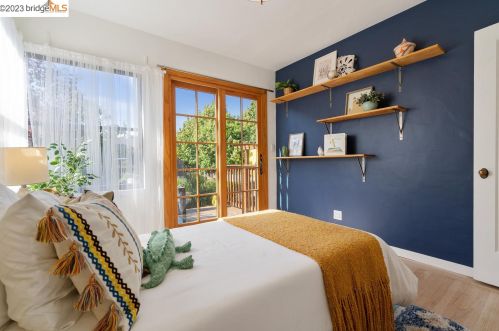 1221 Blake St, Berkeley CA 94702-2014 exterior