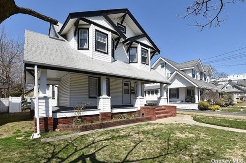 57 7th St, Valley Stream NY  11581-1214 exterior