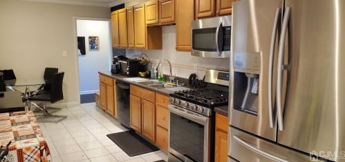 15 Barnett Pl, Piscataway NJ  08854-5301 exterior