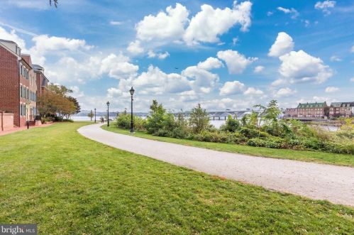 11 Wilkes St, Alexandria VA 22314-3856 exterior