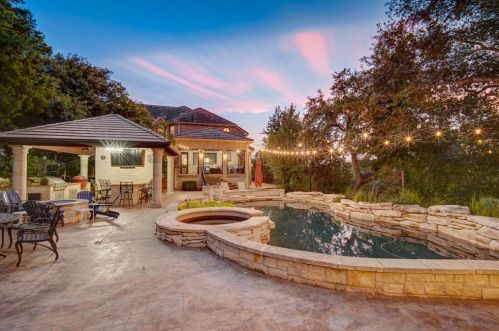 11513 Firethorn Ct, Austin TX 78732-2231 exterior