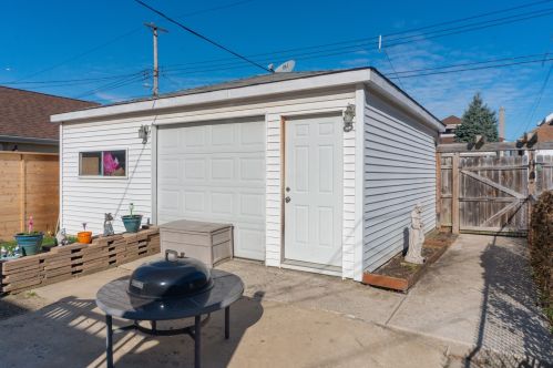 5630 Cullom Ave, Chicago IL 60634-1700 exterior