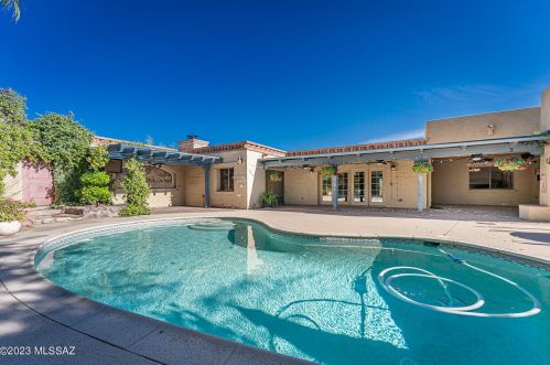 5925 Mina Vis, Tucson AZ 85718-4128 exterior